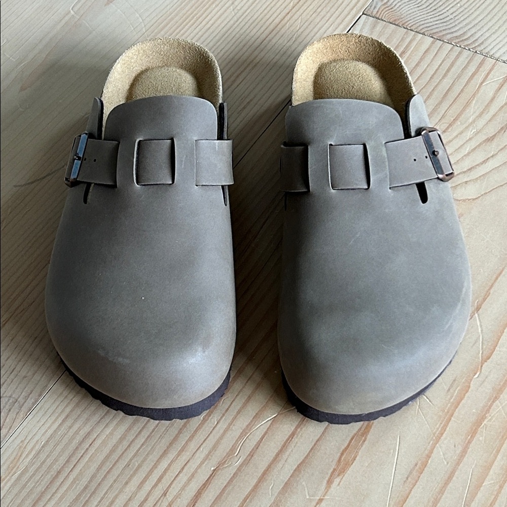 NWT Cushionaire Women’s Brown Nubuck Slides Size 10